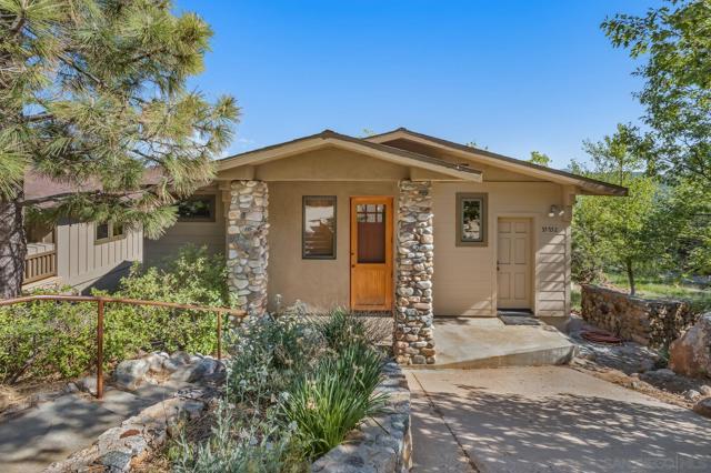 35750 Mountain Circle Drive, Julian CA: https://media.crmls.org/mediaz/7d4ae67b-86e7-491d-9cd1-b48ee89c0a7e.jpg