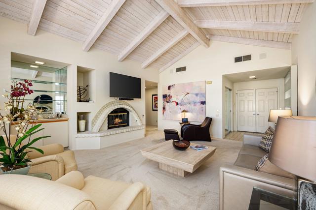 Image 8 of 47 For 78820 Runaway Bay Drive