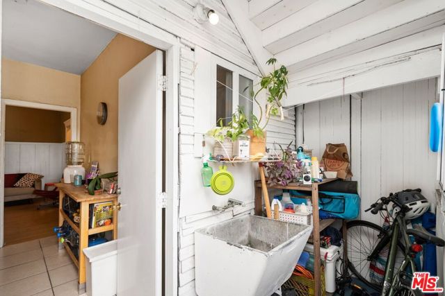 827 Lucile Avenue, Los Angeles CA: https://media.crmls.org/mediaz/7d4b3393-e518-4058-897d-d32ddfd6e646.jpg