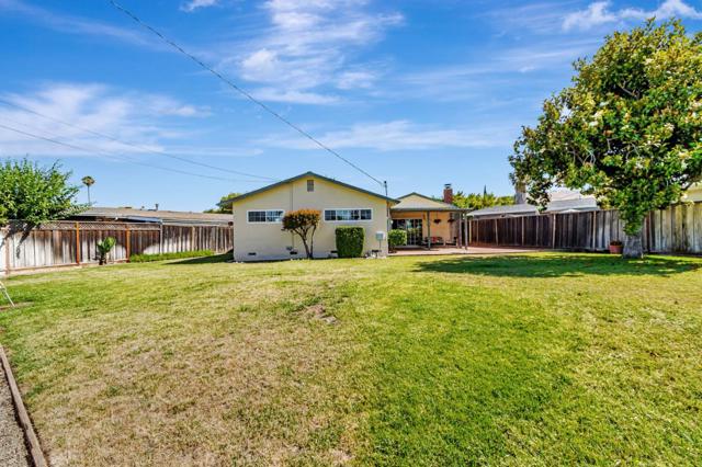 1625 Mount Herman Drive, San Jose CA: https://media.crmls.org/mediaz/7d4bbc20-579c-459c-955e-2c6683b354d2.jpg