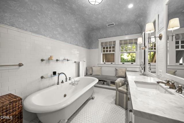 412 Oaklawn Avenue, South Pasadena CA: https://media.crmls.org/mediaz/7d4bdc20-6d2e-44e9-a4ca-403dda1b15b1.jpg