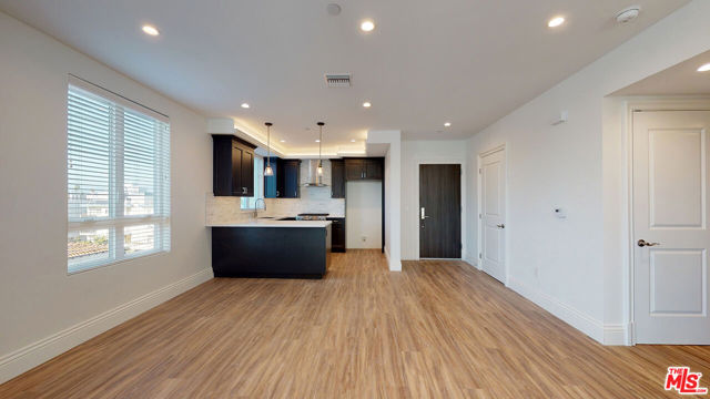 8700 Chalmers Drive, Los Angeles CA: https://media.crmls.org/mediaz/7d4c2834-c097-4d81-92ad-4b9e3344883c.jpg