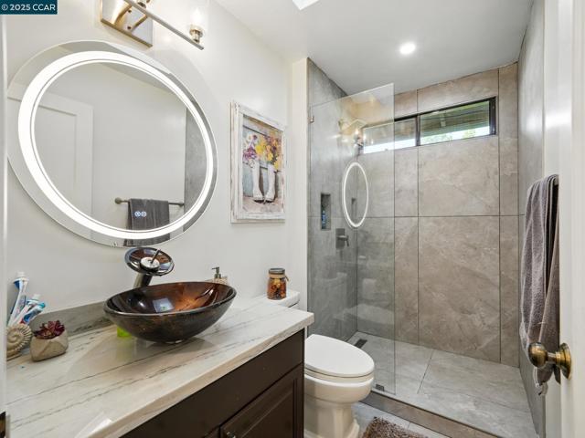 1836 Newell Ave, Walnut Creek CA: https://media.crmls.org/mediaz/7d4cba26-0337-4ed2-bfa9-b81f5145d842.jpg