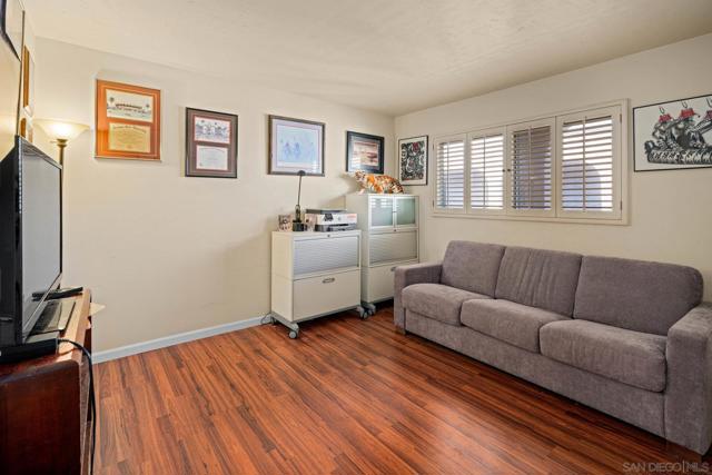 Image 15 of 33 For 2540 Clairemont Dr  307