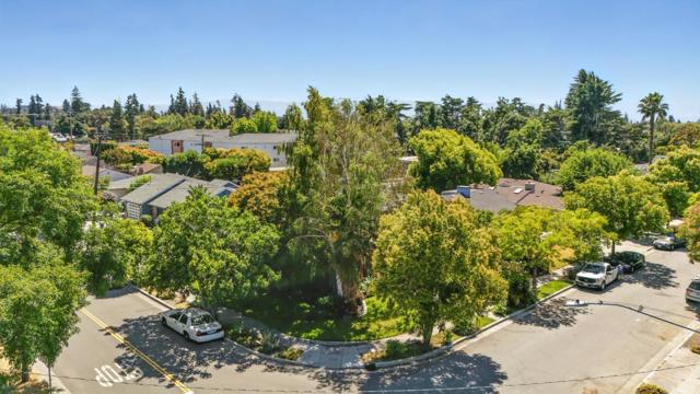 1830 Heatherdale Avenue, San Jose CA: https://media.crmls.org/mediaz/7d4da6f1-147d-4caf-8d6d-4316509de7b2.jpg