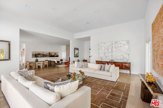 2600 Carman Crest Drive, Los Angeles CA: https://media.crmls.org/mediaz/7d4dad78-6b64-4a34-b352-13b30e84c4e7.jpg