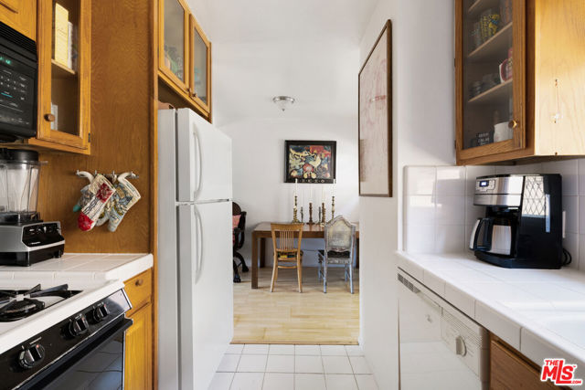 1621 Centinela Avenue, Santa Monica CA: https://media.crmls.org/mediaz/7d4e1958-3f22-489e-ae48-ca040da42d8a.jpg