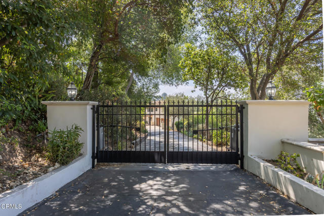 3643 Hampstead Road, Glendale CA: https://media.crmls.org/mediaz/7d4e364c-483a-40a5-8f36-12b7896f036f.jpg