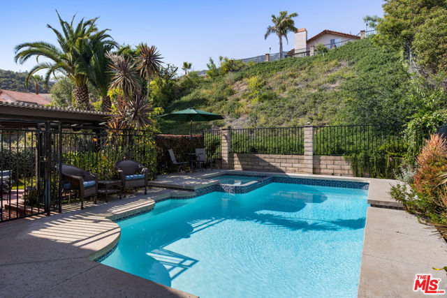 2591 Sunnydale Drive, Duarte CA: https://media.crmls.org/mediaz/7d4e5aa6-9ce3-44cb-a932-1b5efd0d7c52.jpg