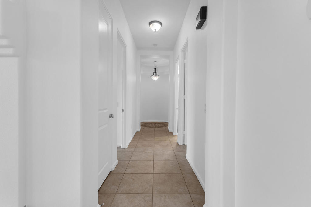 https://media.crmls.org/mediaz/7d4eb6f0-acdb-4074-b9fd-51f438960514.jpg?preset=X-Large