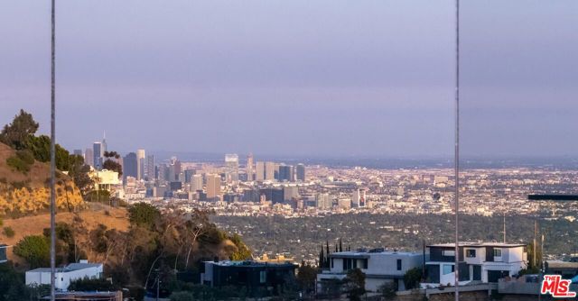 2183 Sunset Plaza Drive, Los Angeles CA: https://media.crmls.org/mediaz/7d4eecf0-e844-4aac-a4c2-48691698dccf.jpg