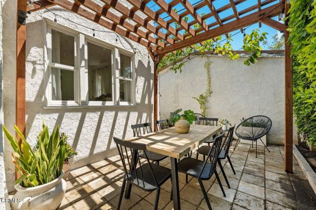 7567 Rosewood Avenue, Los Angeles CA: https://media.crmls.org/mediaz/7d4ef862-71d1-4fb6-9d07-5b162d040666.jpg