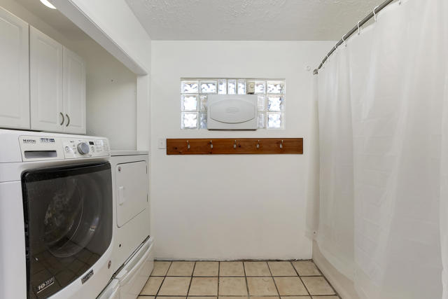 3933 E Calle San Antonio, Palm Springs CA: https://media.crmls.org/mediaz/7d4f93dd-a940-4043-a642-f0a0b9457e26.jpg