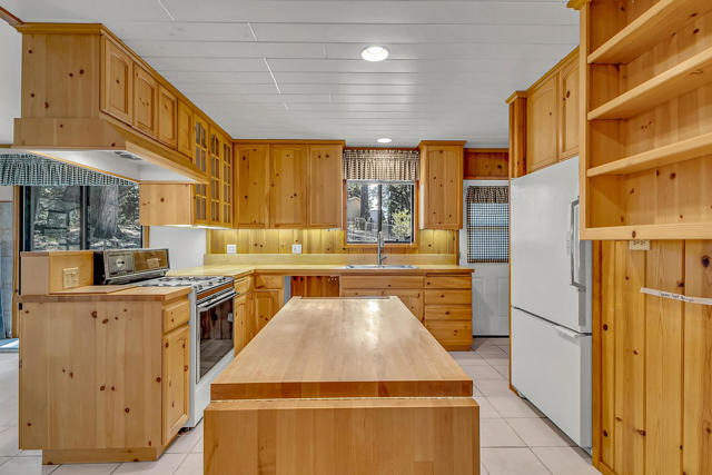 52551 Pine Ridge Road, Idyllwild CA: https://media.crmls.org/mediaz/7d4fce2e-c6d6-43e3-9c2d-389247d8be62.jpg