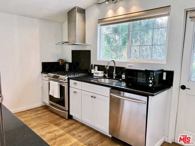 27500 Pacific Coast Highway, Malibu CA: https://media.crmls.org/mediaz/7d4fd428-f59e-4a1a-86c3-8633e5f7cbbb.jpg