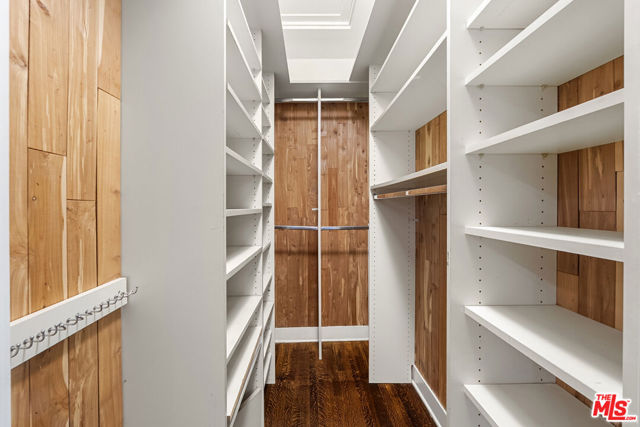 803 N Rexford Drive, Beverly Hills CA: https://media.crmls.org/mediaz/7d4fe569-ae4f-4de6-900e-abfd7031c88b.jpg