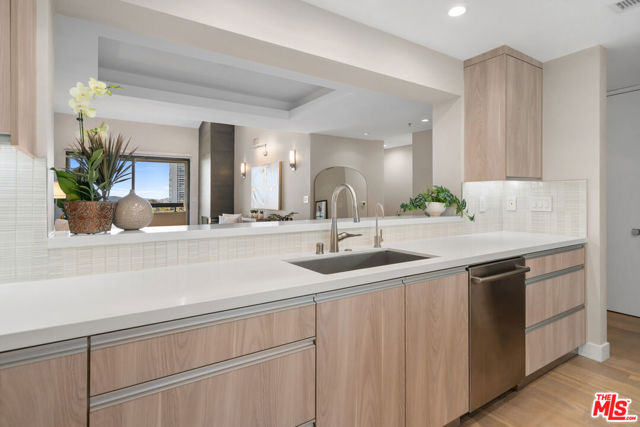 2142 Century Park Lane, Los Angeles CA: https://media.crmls.org/mediaz/7d5025c7-deea-41c1-9fff-fdc521a2d63d.jpg