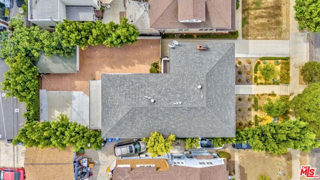 416 S Van Ness Avenue, Los Angeles CA: https://media.crmls.org/mediaz/7d505a42-68ea-4e91-ace9-c323f9037075.jpg