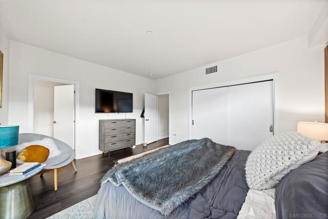 2875 B Street, San Diego CA: https://media.crmls.org/mediaz/7d5098c2-177d-4adf-be61-9968d961a73d.jpg