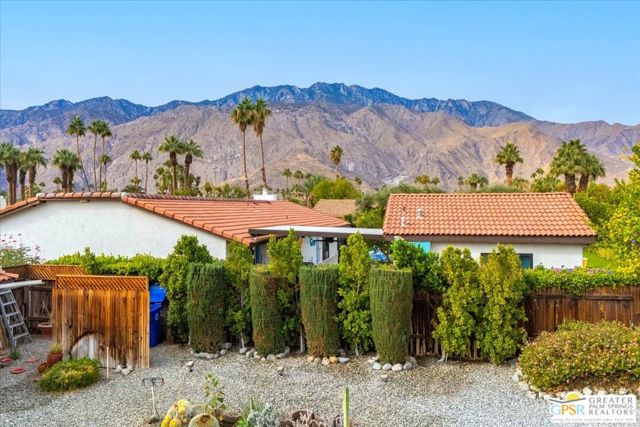 2250 Tamarisk Road, Palm Springs CA: https://media.crmls.org/mediaz/7d50e646-0576-46be-aa2e-54cebbe38287.jpg