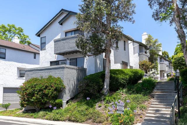 8746 Villa La Jolla Drive, La Jolla CA: https://media.crmls.org/mediaz/7d5112d9-88c9-47a8-976e-b2dd305e156d.jpg