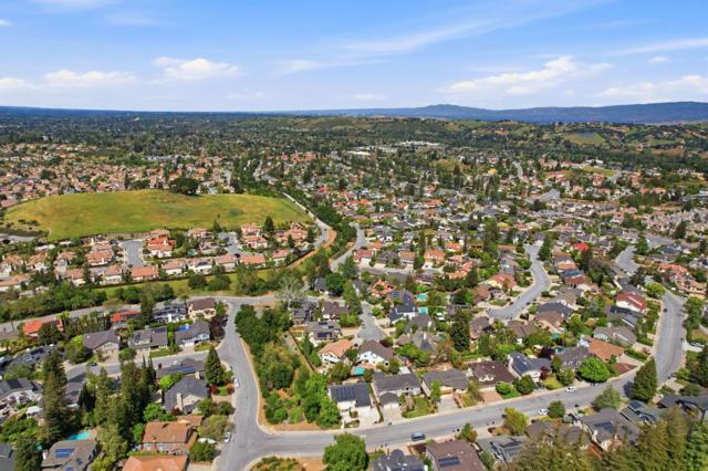 1129 Foxhurst Way, San Jose CA: https://media.crmls.org/mediaz/7d512bc4-28e0-4456-8daf-bb12db96f88a.jpg