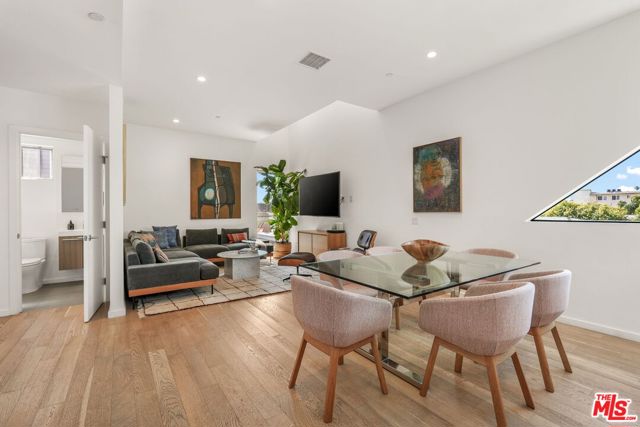 3724 1/2 Vinton Avenue, Los Angeles CA: https://media.crmls.org/mediaz/7d512fb2-da63-4775-981b-7c7f992e9f95.jpg