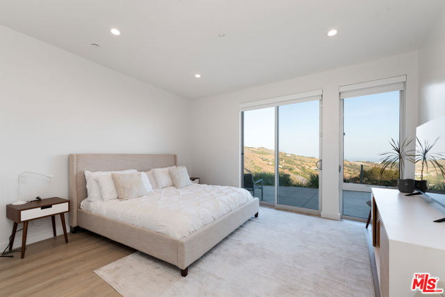 28405 Via Acero Street, Malibu CA: https://media.crmls.org/mediaz/7d5151ac-23f9-4b5b-8a7a-03647db952bc.jpg