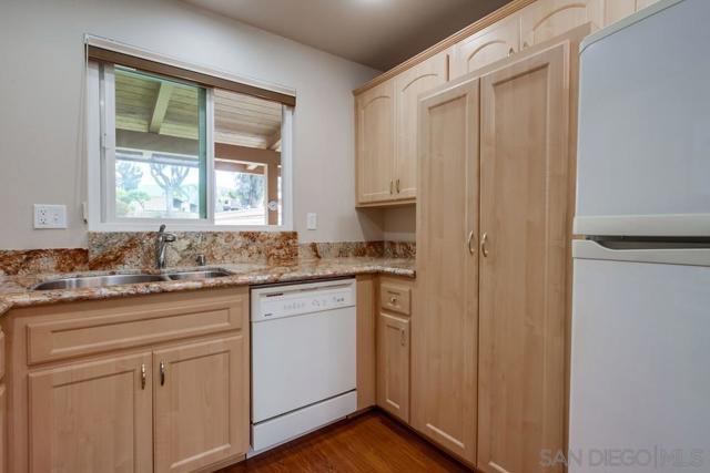 1976 Fairway Circle, San Marcos CA: https://media.crmls.org/mediaz/7d521db8-1ecc-4ee1-a35b-b1c04adee7e0.jpg