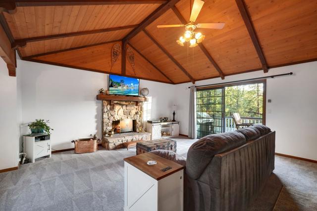 574 Lucerne Drive Drive, Big Bear CA: https://media.crmls.org/mediaz/7d528025-b934-4319-ad03-bfb057869972.jpg