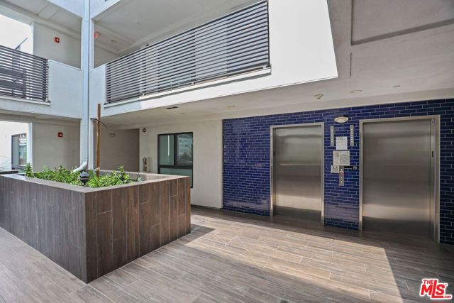 748 Wilcox Avenue, Los Angeles CA: https://media.crmls.org/mediaz/7d52a1bf-d51d-4cb3-b26a-dec5f0990936.jpg