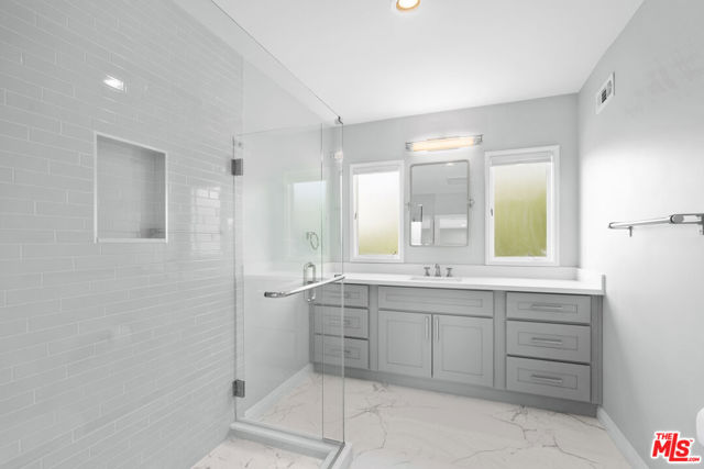 2332 Nottingham Avenue, Los Angeles CA: https://media.crmls.org/mediaz/7d532dd4-b5e5-4448-8ffe-a8f235bf0b21.jpg