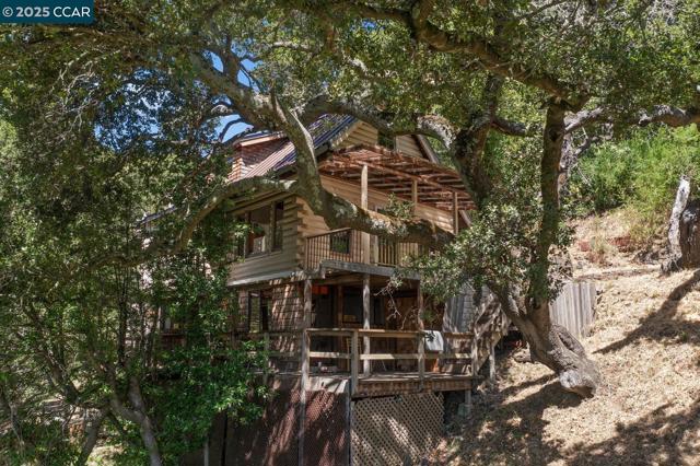 20 La Madronal, Orinda CA: https://media.crmls.org/mediaz/7d53c146-fa49-414f-85ef-3c32384a8db4.jpg