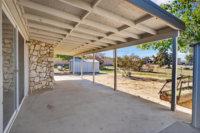 7504 Balsa Avenue, Yucca Valley CA: https://media.crmls.org/mediaz/7d5412fa-5af6-4edc-95b8-3366b26c33f2.jpg