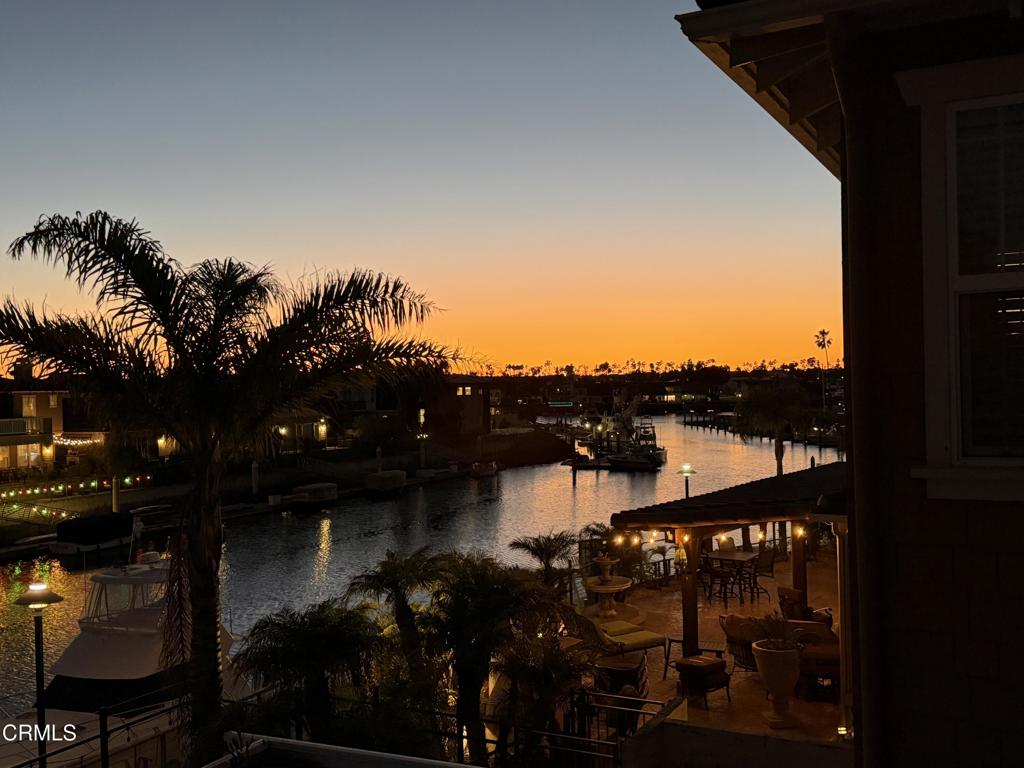 https://media.crmls.org/mediaz/7d541985-12ec-4107-b079-13ba180e876d.jpg?preset=X-Large