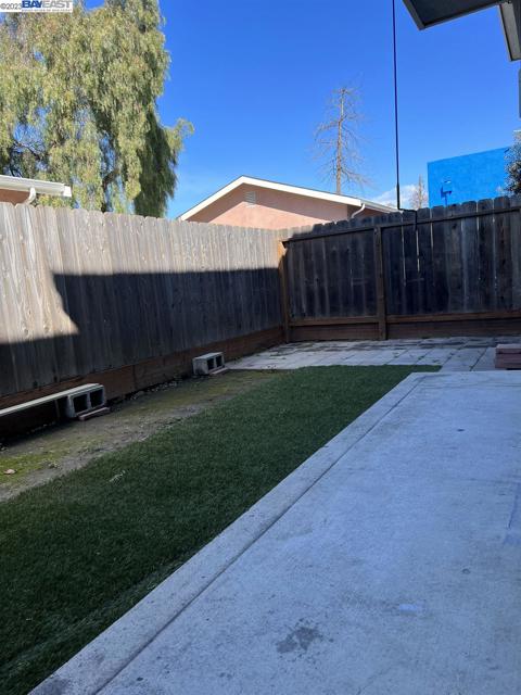 36976 Mulberry St, Newark CA: https://media.crmls.org/mediaz/7d543e1a-a29c-49d2-ab12-407cb11ffc4a.jpg