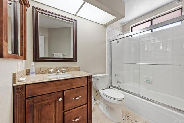 Detail Gallery Image 16 of 26 For 15560 La Entrada Dr, Moreno Valley,  CA 92551 - 5 Beds | 3 Baths