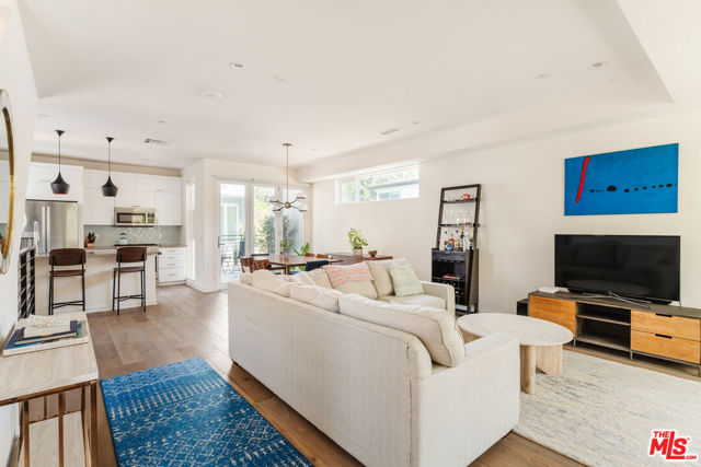1931 Griffith Park Boulevard, Los Angeles CA: https://media.crmls.org/mediaz/7d551bca-334f-4591-9acd-859e0d8945cb.jpg