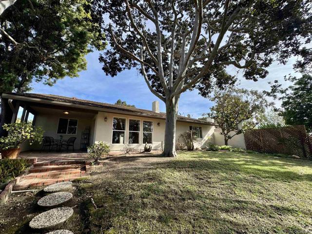 16902 Via de Santa Fe, Rancho Santa Fe CA: https://media.crmls.org/mediaz/7d559771-3d6b-49db-952d-6024f834094f.jpg