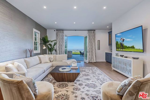 2322 Canyonback Road, Los Angeles CA: https://media.crmls.org/mediaz/7d55b485-4447-4b9b-b200-5f1b39a1627f.jpg