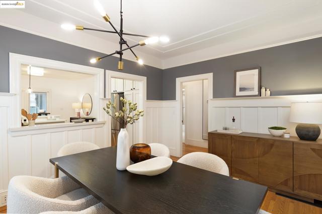 479 41st St, Oakland CA: https://media.crmls.org/mediaz/7d56081e-251f-44c3-991e-4fb2e396ad20.jpg