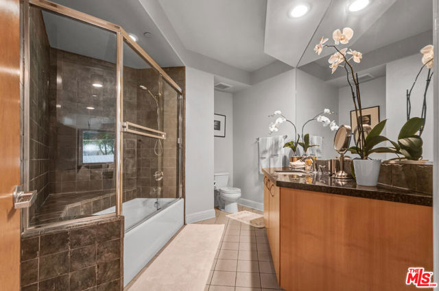 1521 Greenfield Avenue, Los Angeles CA: https://media.crmls.org/mediaz/7d5658f1-a9eb-4a58-a372-0b4e50fb6e20.jpg