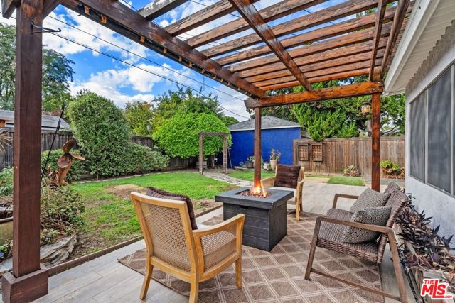 8131 Paso Robles Avenue, Lake Balboa CA: https://media.crmls.org/mediaz/7d56cf57-2744-4a1e-b2bc-d7fccfd128e1.jpg