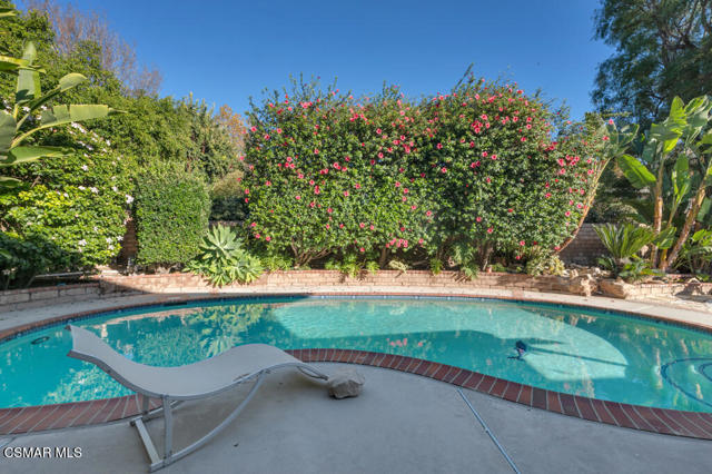 2108 N Brower Street, Simi Valley CA: https://media.crmls.org/mediaz/7d575e55-c02e-43fb-a763-b540079c4834.jpg