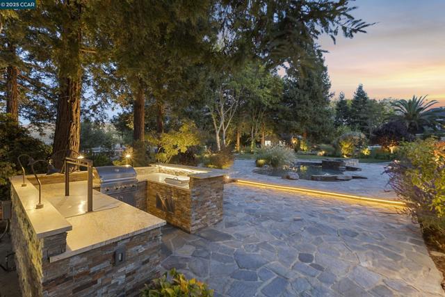 350 Pine Creek Rd, Walnut Creek CA: https://media.crmls.org/mediaz/7d57e970-4c65-4156-81b0-2dd746a30dc1.jpg