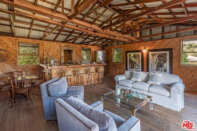 10999 Ojai Santa Paula Road, Ojai CA: https://media.crmls.org/mediaz/7d585603-b87d-4d59-ac55-a75be852892b.jpg