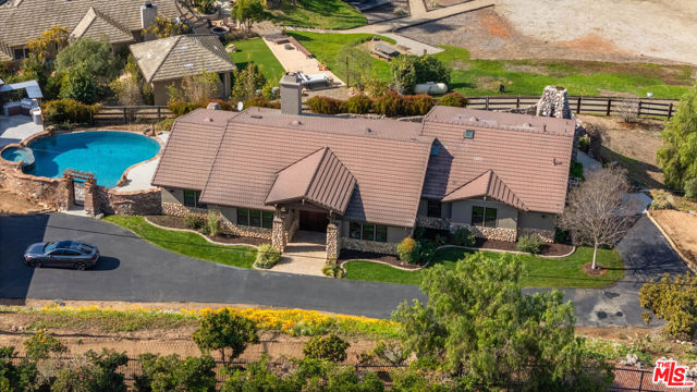 32070 Via Vera, Bonsall CA: https://media.crmls.org/mediaz/7d58960d-26f9-4fa9-9717-73ab36df0c19.jpg