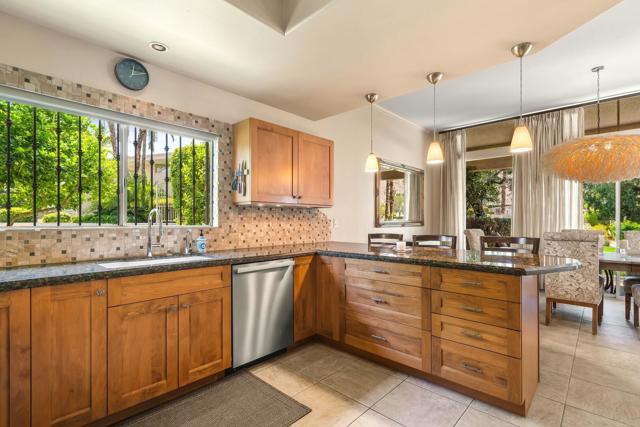 72205 El Paseo, Palm Desert CA: https://media.crmls.org/mediaz/7d58eacb-3e04-4907-8980-0f3e09267fec.jpg