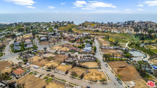 741 Chapala Drive, Pacific Palisades CA: https://media.crmls.org/mediaz/7d58f7e5-6b8f-4318-ba3c-1bde69d93aef.jpg