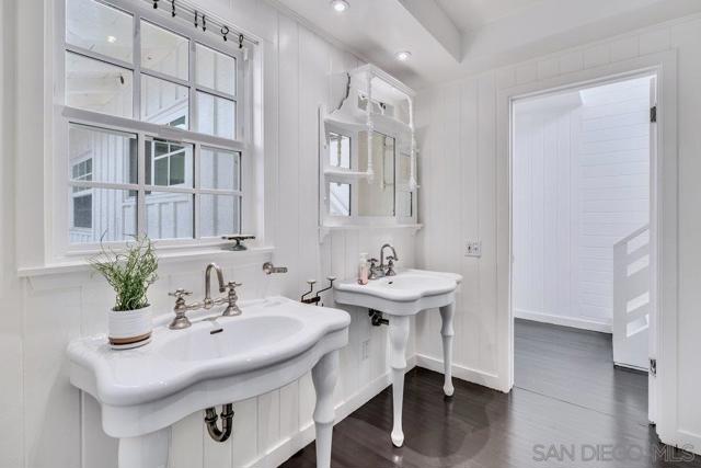 4154 Hill St, San Diego CA: https://media.crmls.org/mediaz/7d58fa63-c0f0-4594-83ff-7b66a64fc06f.jpg
